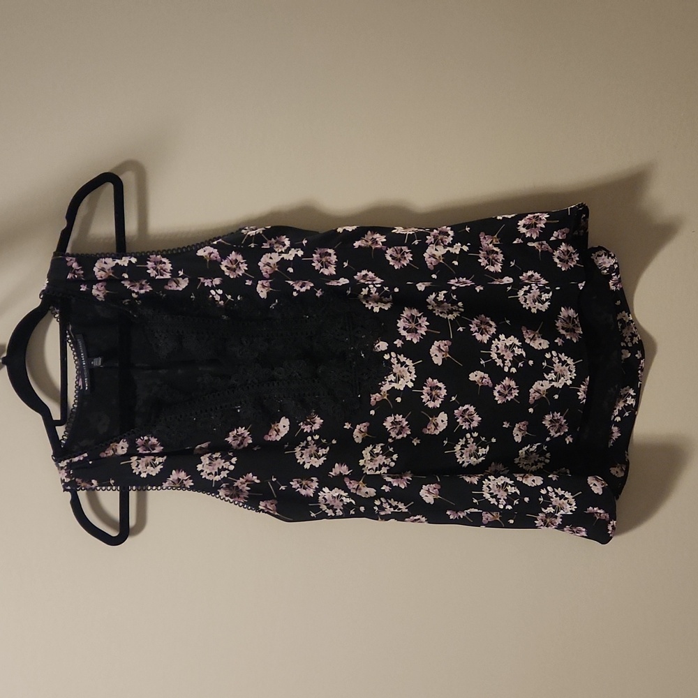 White House Black Market floral, chiffon, layered sleeveless blouse size S